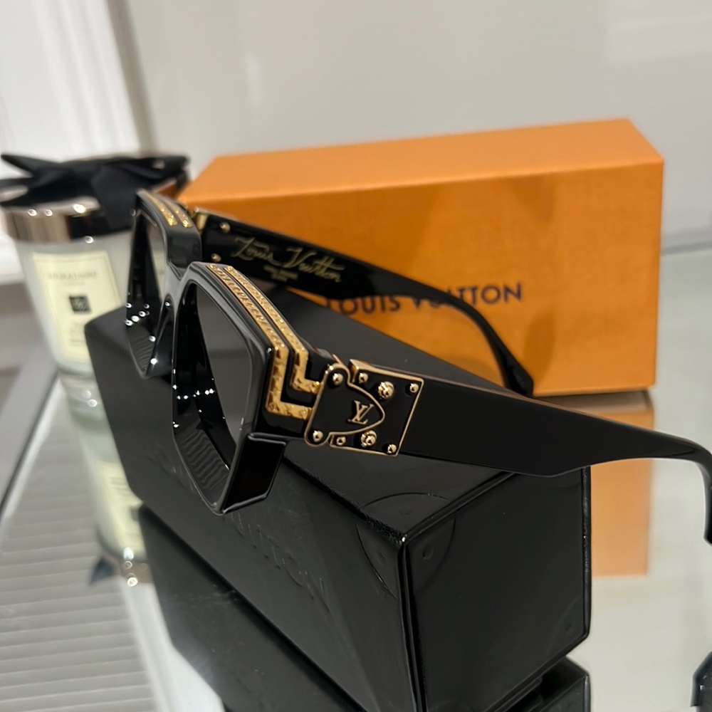 💯Percent auth. Louis Vuitton 1.1 millionaire sunglasses 🕶️